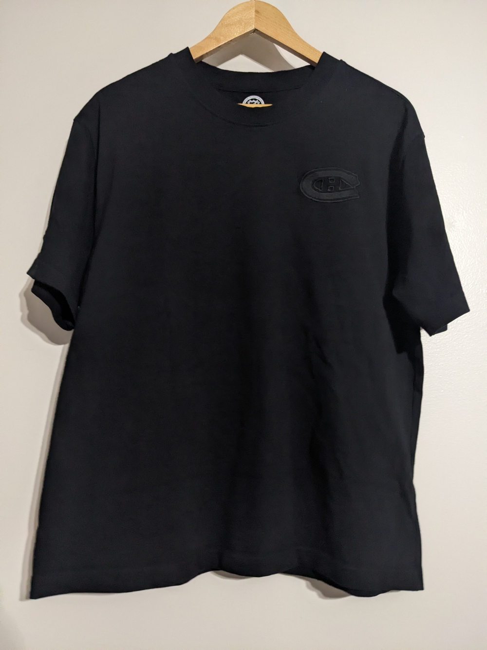 Montreal Canadiens NHL T Shirt Black Large Hockey Fan Embroidery NWOT